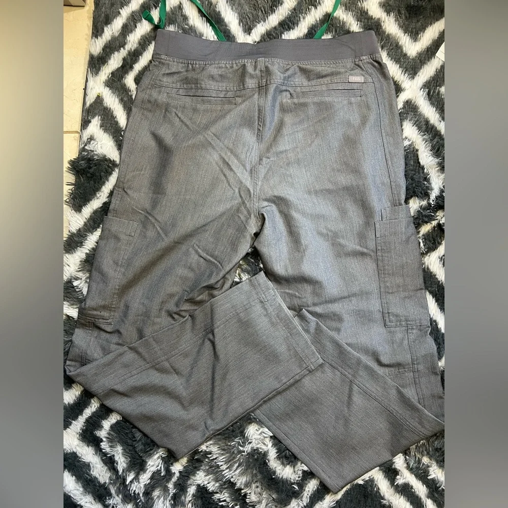 Figs Scrub Pants Size Large Graphite EUC